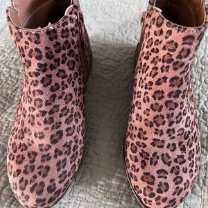 Cat & Jack Size 12 Animal print booties